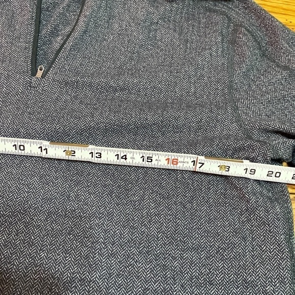 Lululemon 1/4 zip hoodie heathered gray size large 8/10? thumb hole. - Picture 8 of 12